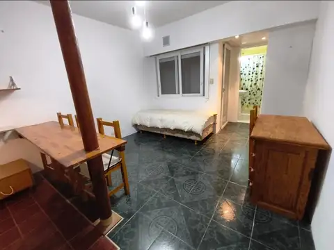 MONOAMBIENTE con PATIO CUBIERTO