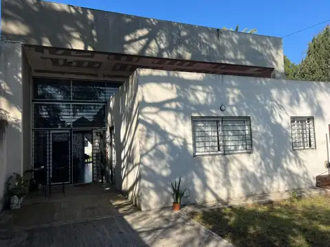 Vendo salón  en Moreno centro gran terreno