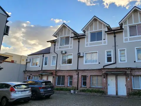 Triplex - casa en venta - Barrio cerrado Los Robles - Beccar - San Isidro