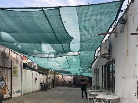 LAVADERO y LOCAL en VENTA GONNET LOTE 300 M2