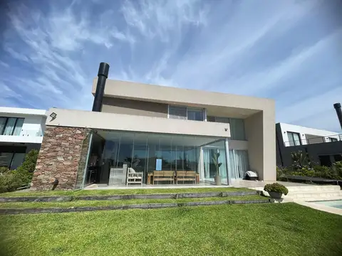 Muelles Puertos del Lago 300