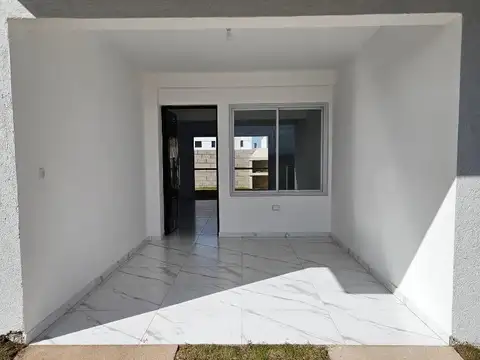 Casa 4 ambientes con 2 baños