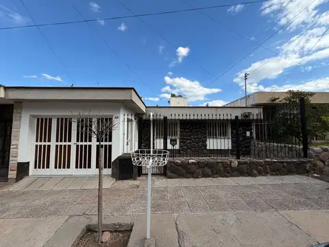 Casa Barrio SUPE Godoy Cruz, Una Planta, 3 Dorm, 1 Baño, Patio, Cochera, Apta Crédito