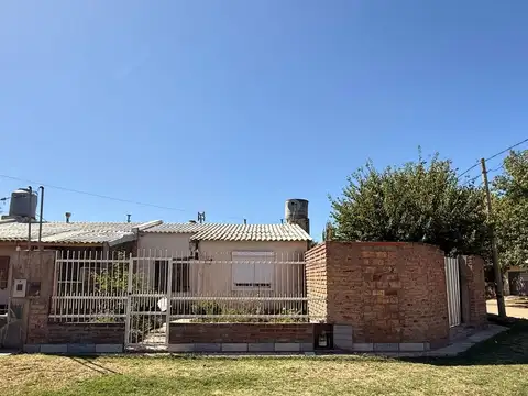 Casa en Wilde 2035, esquina Psj. Silva. 