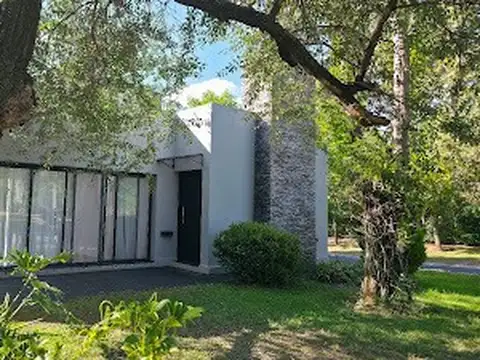 Casa Chalet  en Alquiler en Santa Guadalupe, Pilar del Este, Pilar