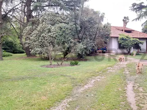 CASA QUINTA EN VENTA EN BOSQUES LOTE DE 10000M2