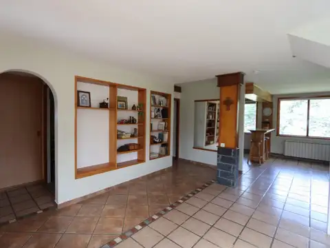 Casa 6 ambientes con 2 baños