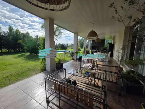Casa 5 ambientes con 3 baños