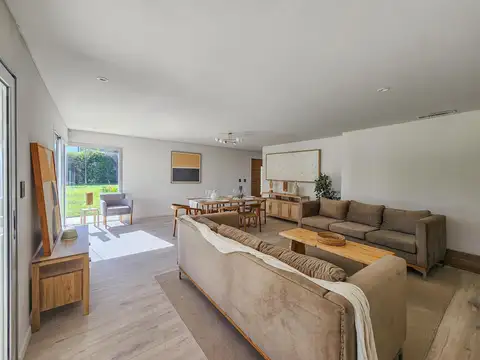 Casa 5 ambientes con 3 baños