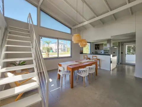 VENTA - CASA 3 DORMITORIOS Y PILETA - MIRAFLORES FUNES