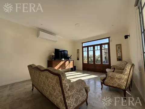 Casa en Venta con 4 cocheras