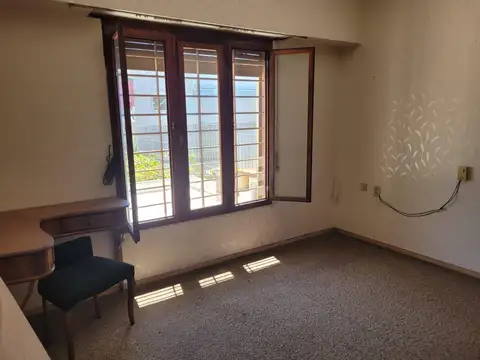 Casa en Venta con 4 cocheras