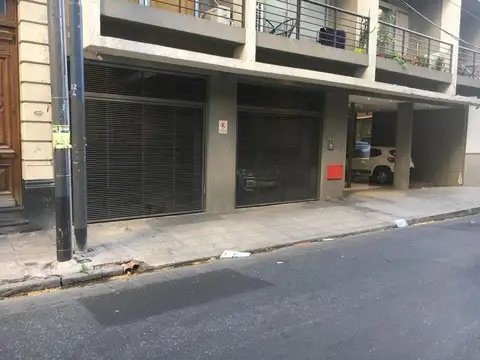 Venta Cochera fija a metros de la UADE
