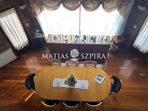 Casa 7 ambientes con 5 baños