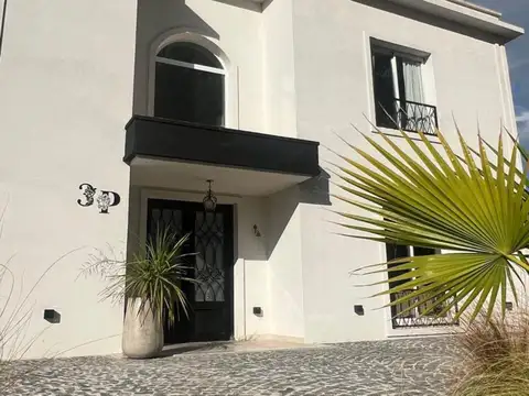 Casa en Venta en Countries y Barrios Cerrados en Berazategui, USD 310.000