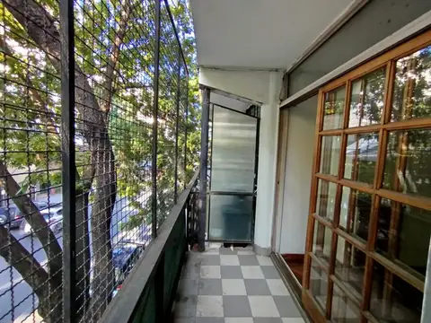 VENTA MONOAMBIENTE LUMINOSO CON BALCÓN FLORES 