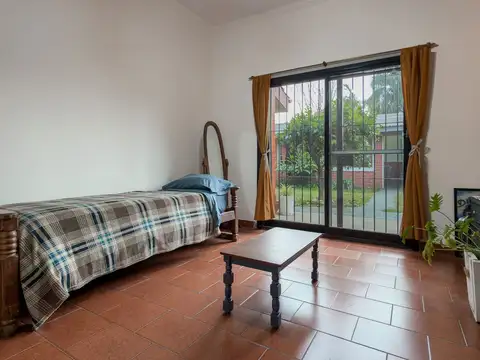 CASA EN VENTA 6 AMB, COCHERA/PATIO EN VILLA BOSCH