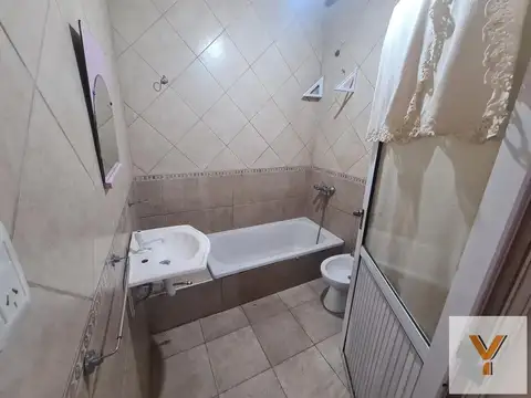 Casa 7 ambientes con 2 baños