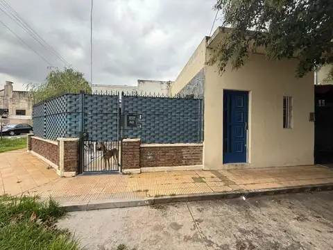 VENTA CASA 4 AMB Y DEPTO 2 AMB BELLA VISTA CENTRO