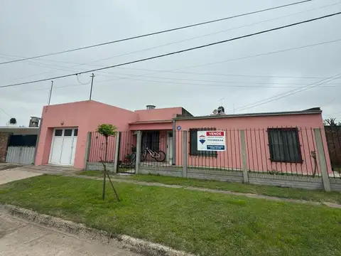 VENTA DE CASA SOBRE ESQUINA - PILAR