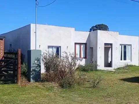 Lote con chalet a terminar en Miramar. Barrio Parquemar