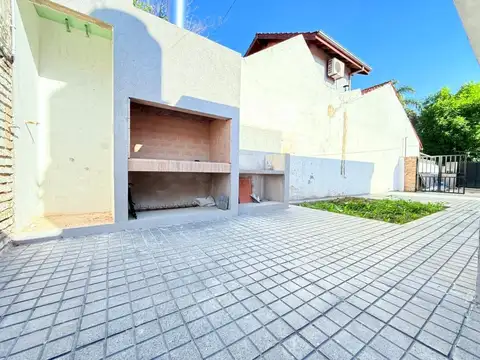Casa en Venta en Castelar, USD 98.000