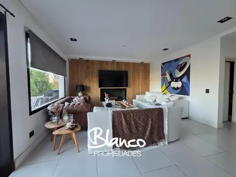 Casa en Alquiler con 1 cochera