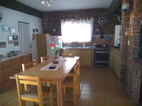 Casa en venta - 2 Dormitorios 2 Baños - Cochera - 200Mts2 - Abasto, La Plata
