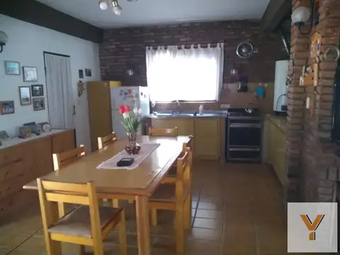 Casa en venta - 2 Dormitorios 2 Baños - Cochera - 200Mts2 - Abasto, La Plata