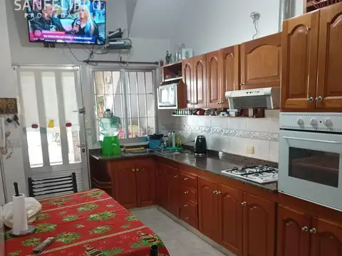 Casa 3 ambientes con 2 baños
