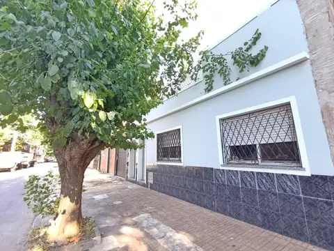 Casa en PH 3 ambientes al frente, terraza, patio