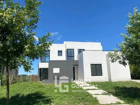 El Canton Casa en Venta Con Vista Al Golf