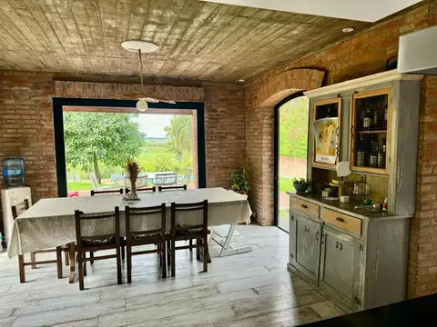 Casa en Venta 6 ambientes piscina garaje Barrio El Cazador Escobar