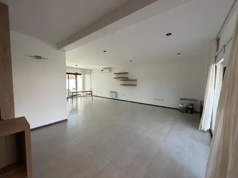Depto Tipo Casa en Venta de 4 ambientes