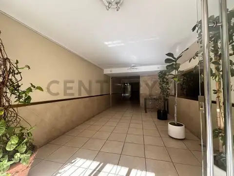 Venta de Monoambiente en Abasto al Frente  luminoso apto profesional