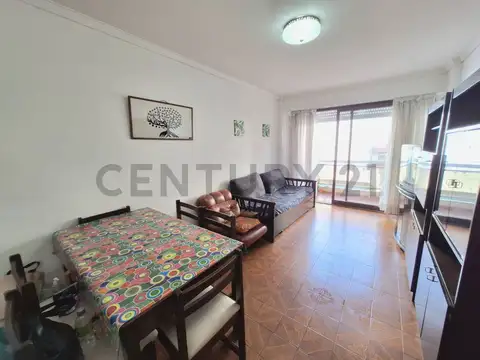 Departamento 3 ambientes con balcón al contrafrente zona La Perla