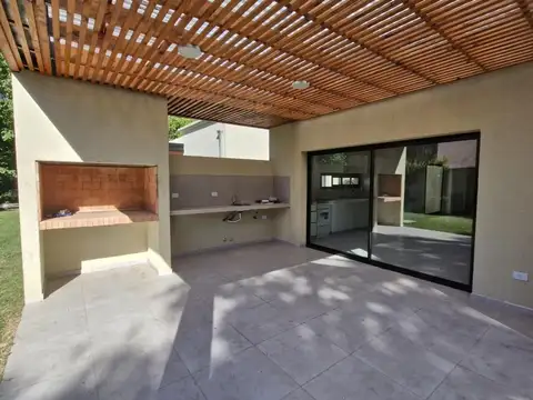 Casa en Alquiler de 3 dormitorios