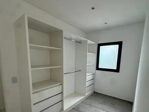 Casa en Alquiler con 1 cochera