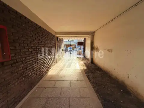 Santander 2700, Piso 1