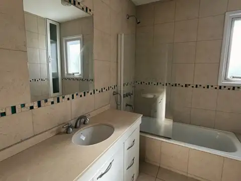 Casa en Alquiler de 4 dormitorios
