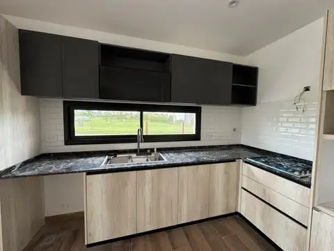 Casa en Venta en Pilar del Este - Santa Lucia, USD 179.000