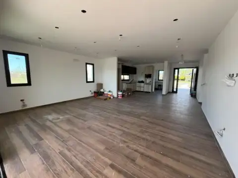 Casa 4 ambientes con 2 baños