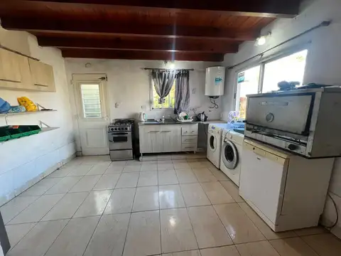 Casa en Venta con 3 cocheras