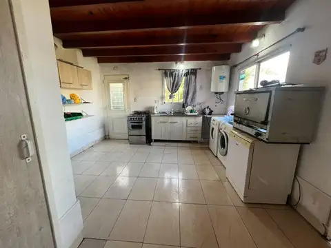 Casa 4 ambientes con 2 baños