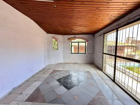 Casa 5 ambientes con 2 baños