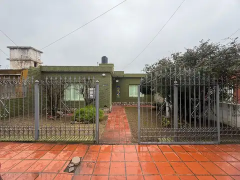 SE VENDE CASA AMEGHINO SUD CON ESCRITURA