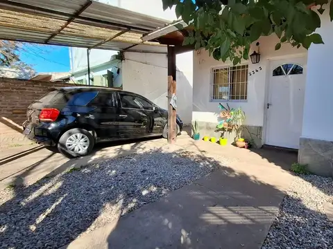 CASA 2 DORM COCHERA PATIO Y QUINCHO G. BAIGORRIA 