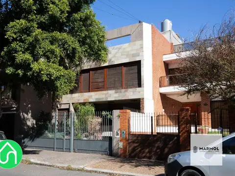 Casa en Venta con 4 cocheras