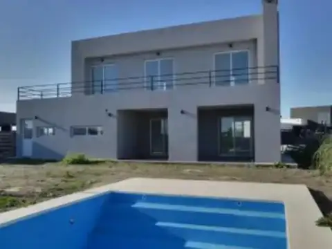 Venta Casa San Sebastian Area 8 Dos plantas 4 ambientes