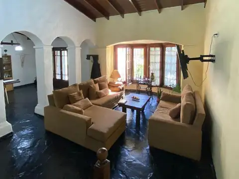 Casa en Venta en Ingeniero Adolfo Sourdeaux, USD 300.000